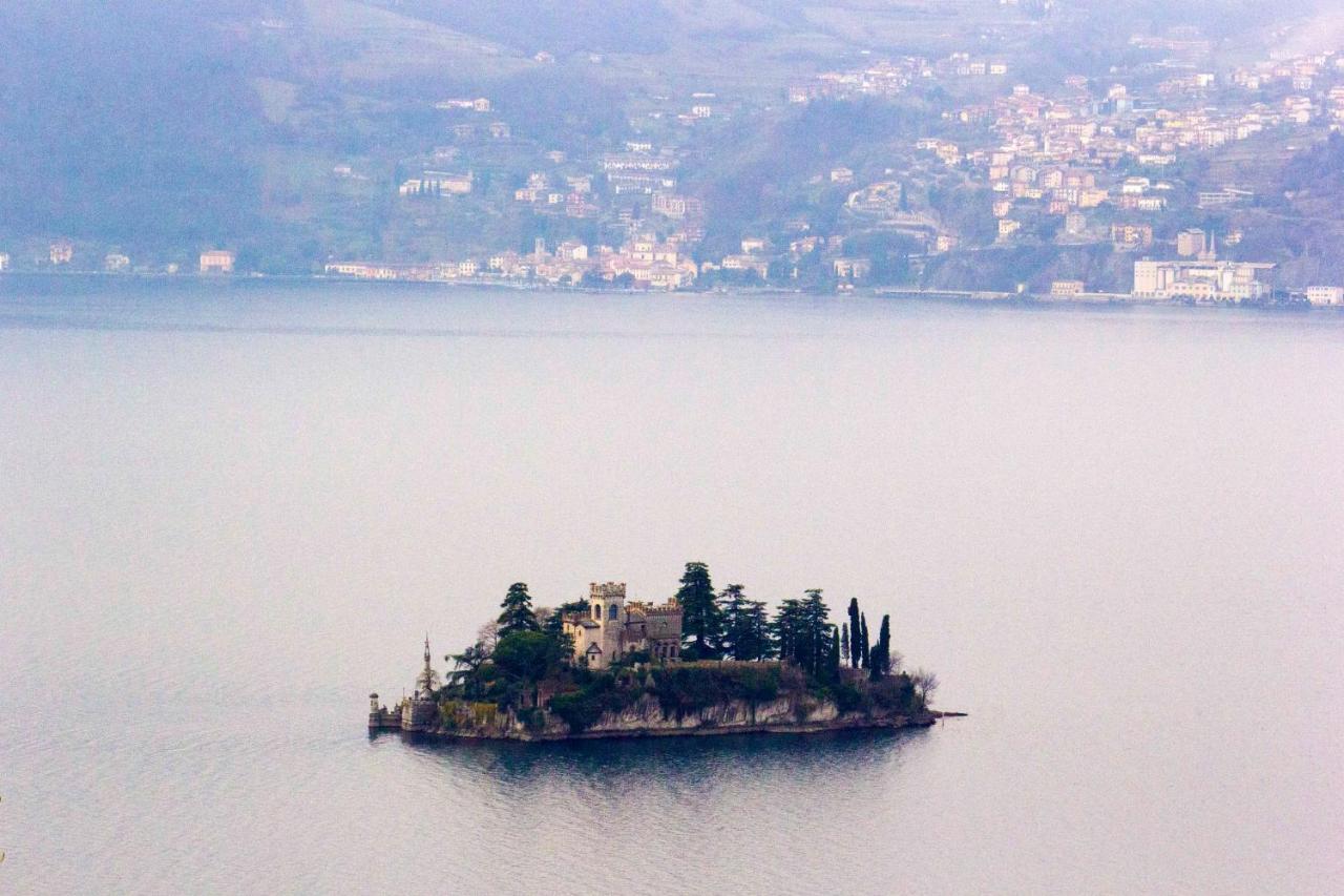 Magic On The Lake - Panoramic Marone Room photo